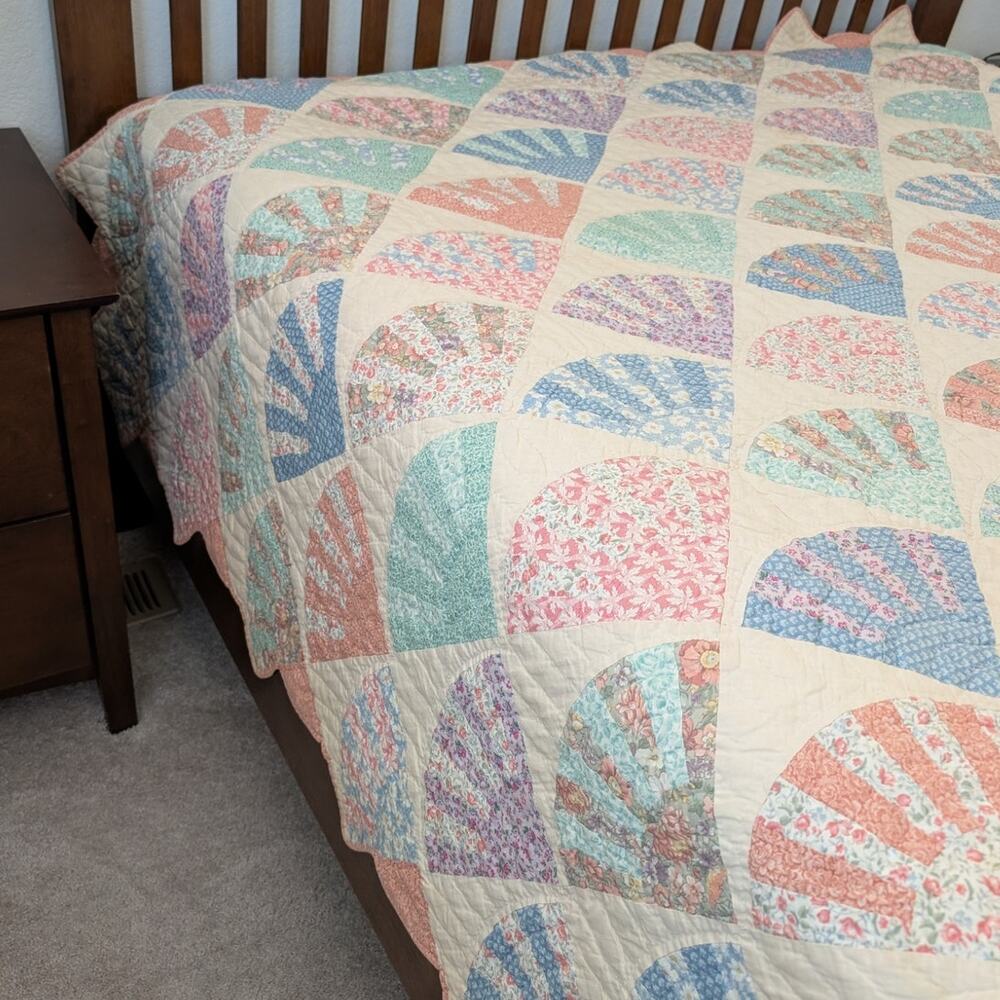 Vintage Seashell Fan Quilt Hand Stitched Scalloped 98x75 Bedspread ARCH QUILT NY